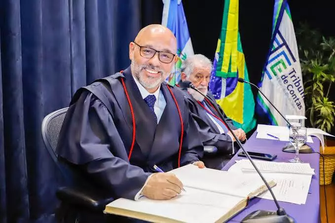 Estado: Presidente do TCE comunica vaga aberta no tribunal