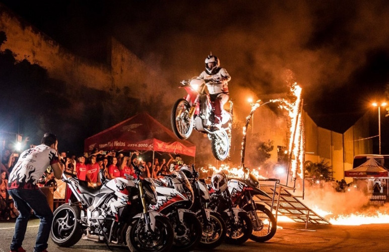 Itaperuna: show de manobras radicais com motos será atração nesta sexta