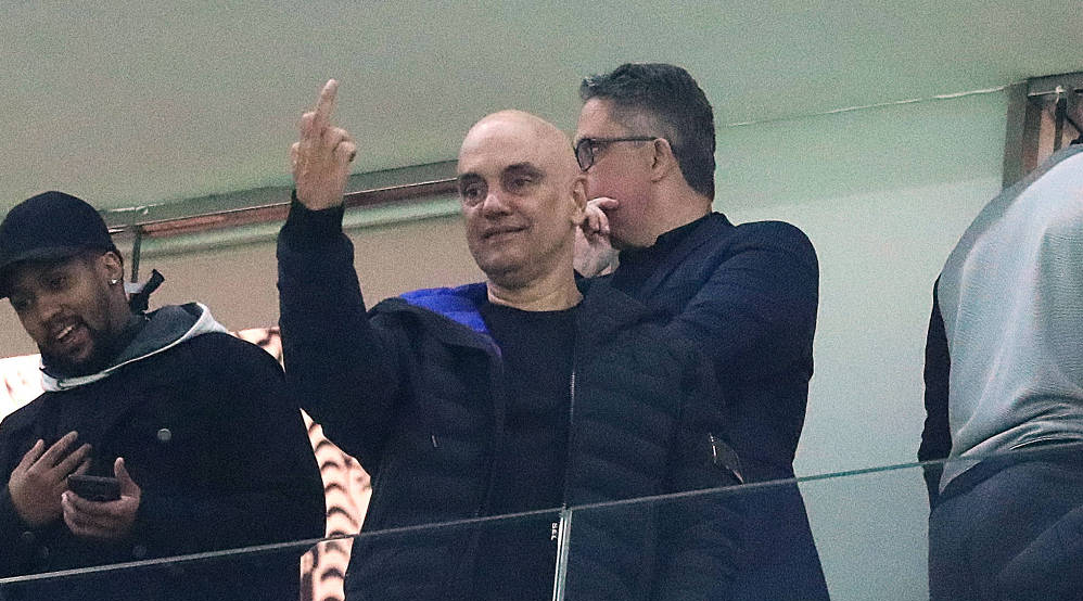 Brasil: Fotógrafo que tirou foto de Moraes fazendo gesto obsceno é demitido