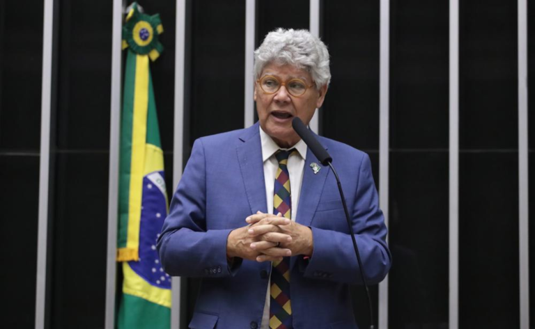 Brasil: Deputado do Psol quer mudar lema da bandeira nacional